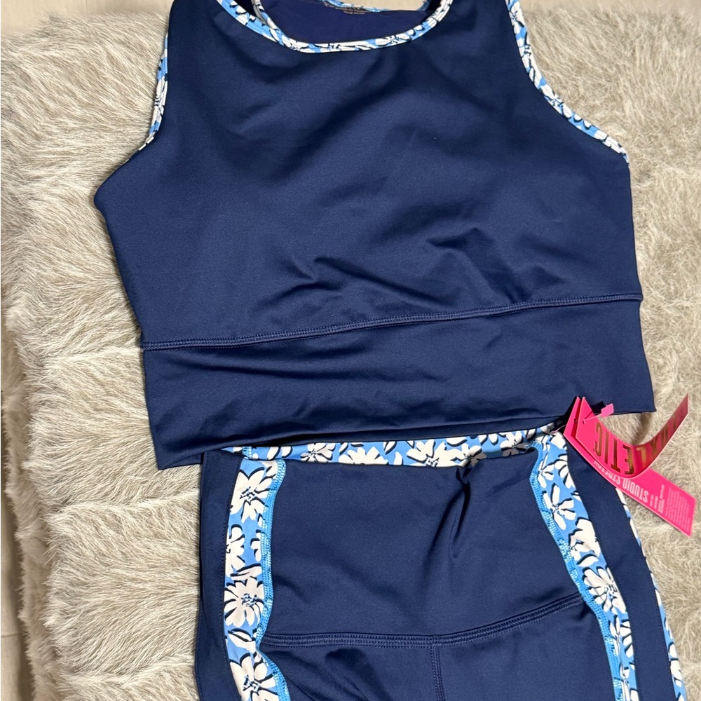 NWT Lilly Pulitzer 2pc Set 
Bentlee Bra Top and Carpe Vita Flare Legging